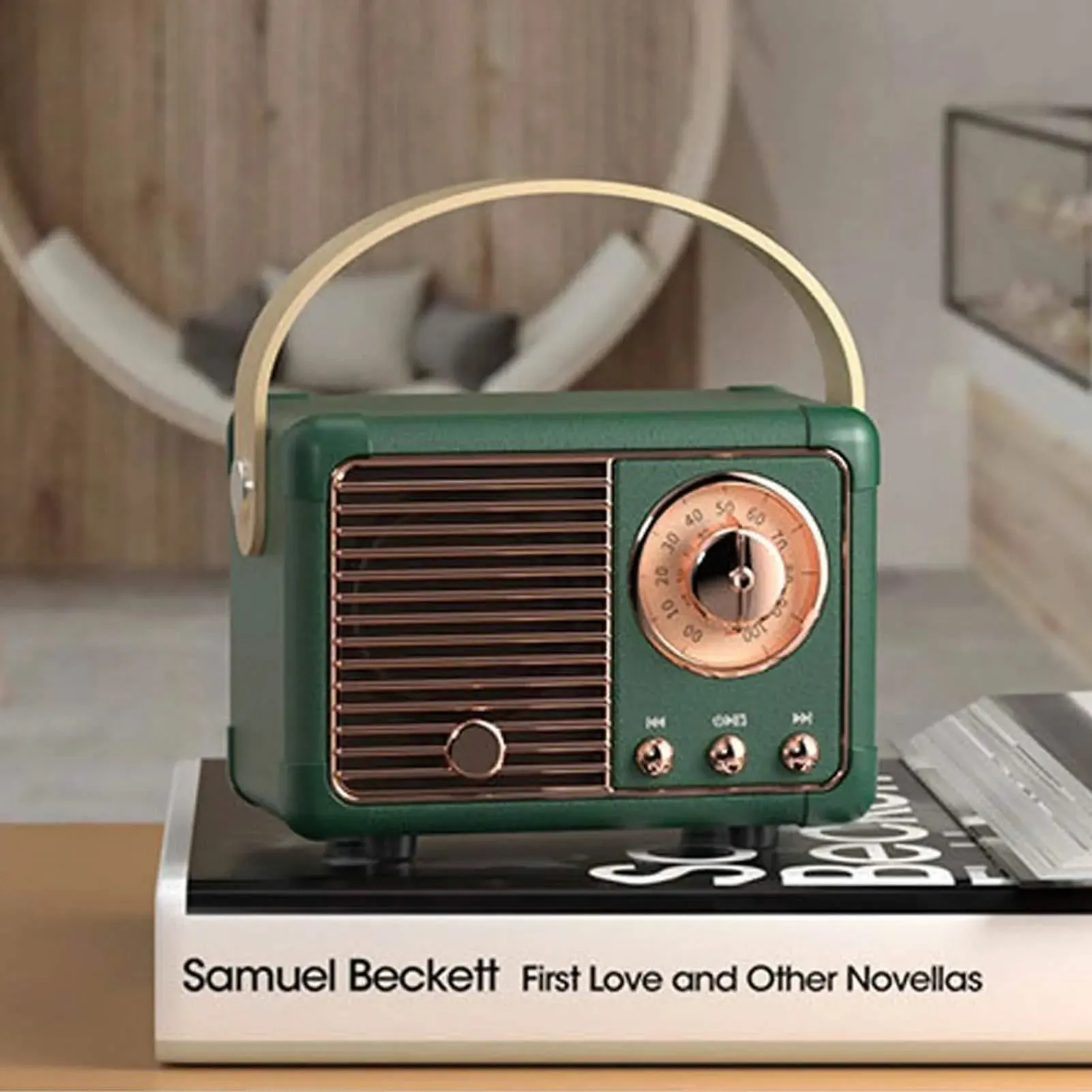 Vintage-Inspired Bluetooth Speaker with FM Radio Functionality